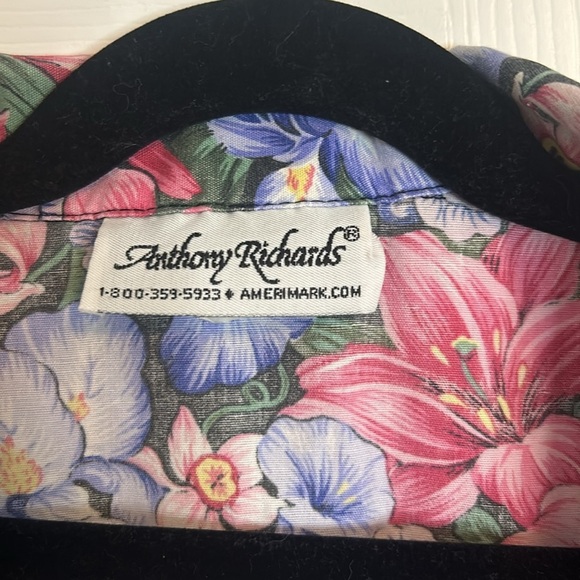 Anthony Richards flowered blouse withh 2 pockets. 2 X - Picture 2 of 4